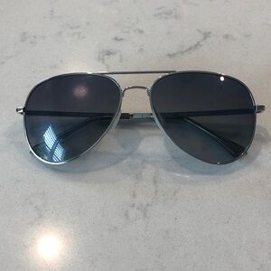 Sleek Black and Silver Aviator Sunglasses